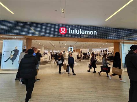 mall|lululemon .